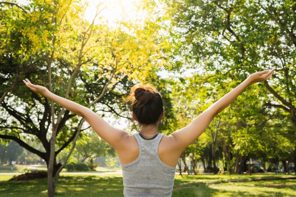 healthyyoungasianrunnerwomanwarmupbodystretchingbeforeexercise 1 1 1